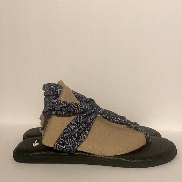 Sanuk Yoga Mat Blue Geometric Print Thong Sandal - Picture 9 of 12